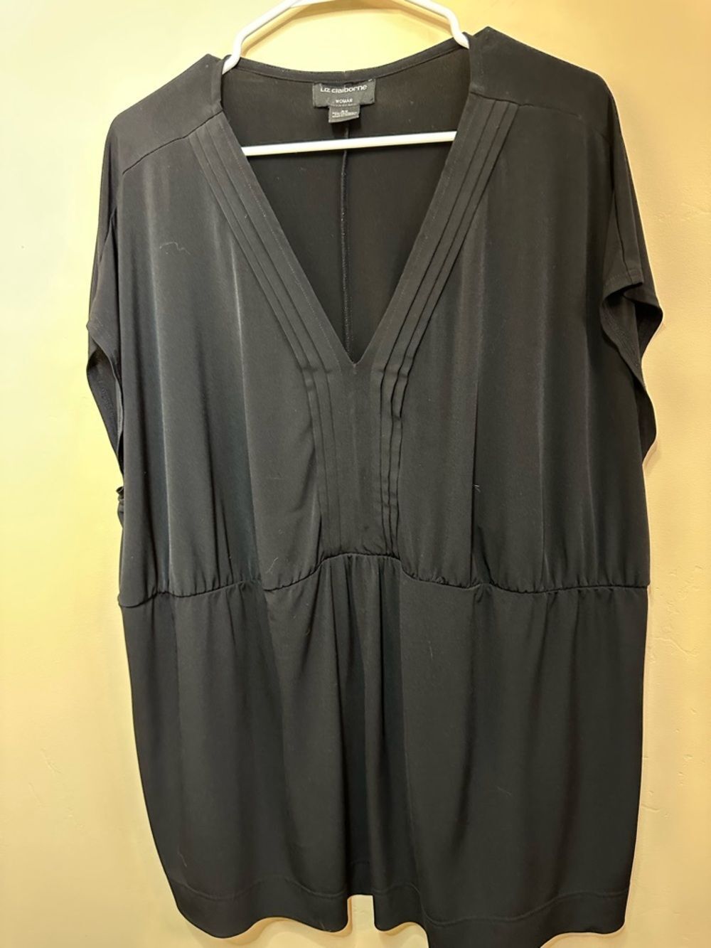 Liz Claiborne 2X Black Pleated V‑Neck Short Sleeve Flowy Top Plus Size